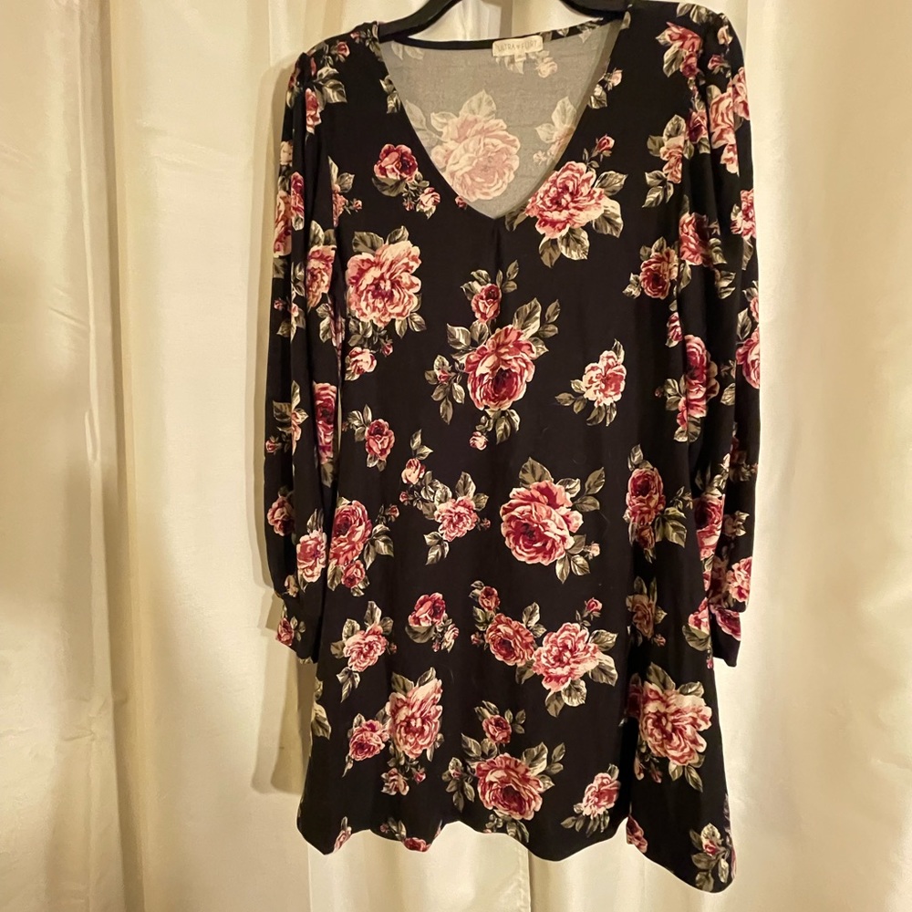 Super cute new short flowered dress XL